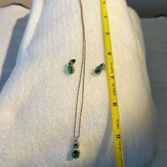 Necklace and earrings (Emerald like) - Picture 2 of 3